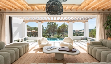 Resa Estates finca blakstad te koop vastgoed Ibiza pool and living space.jpg